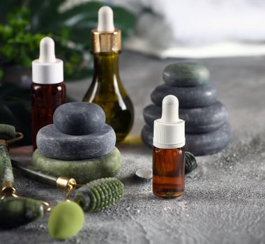 Guasha masaj aletleri ve aroma yağları, spa konsepti