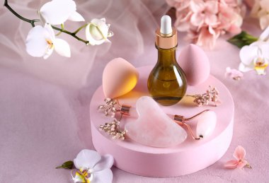 Guasha masaj aletleri ve aroma yağları, spa konsepti