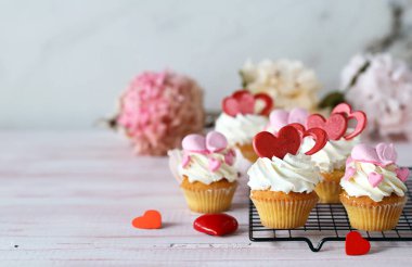 Romantizm ve kutlama için tatlı kek.