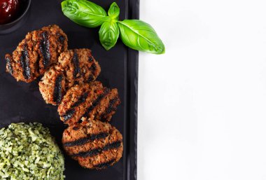 Patates ve soslu et yemeği kebabı