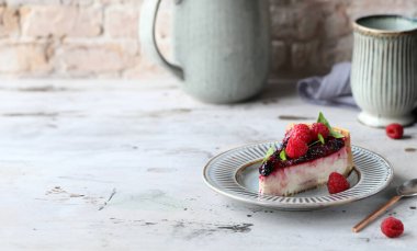 Taze dutlu klasik tatlı cheesecake.