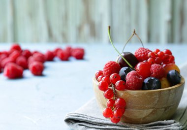 olgun organik karışım çilek rustik natürmort