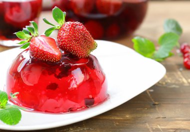 taze böğürtlenli meyve jölesi tatlı kolajeni