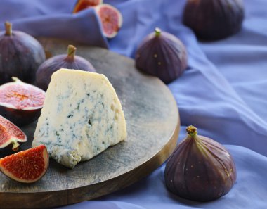 Taze incirli yumuşak gorgonzola peyniri.