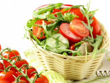 Doğal organik domates ve roka salatası.