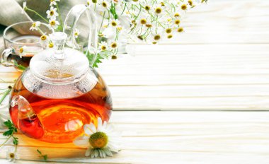 Papatya çaydanlığında çay, rahatla.