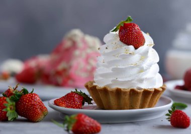 tatlı kurabiye hamuru beze ile mini kek