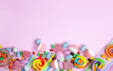 Çeşit çeşit marmelat ve şeker tatlısı.