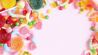 Çeşit çeşit marmelat ve şeker tatlısı.