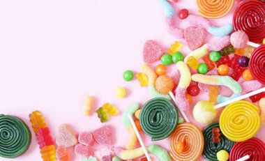 Çeşit çeşit marmelat ve şeker tatlısı.