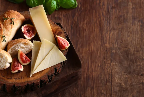 Peynirli Baget Atıştırmalık Taze Meyve — Stok fotoğraf