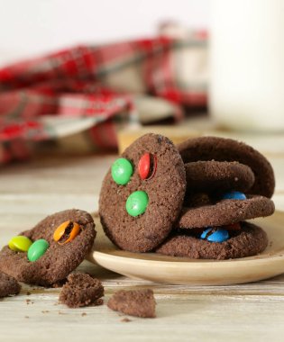 Masada tatlı olarak çikolatalı kurabiye.