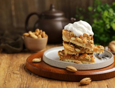 Böğürtlenli tatlı pasta.