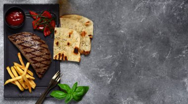 Sağlıklı yemek için kızarmış kuzu eti.