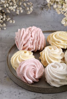 tatlı ev yapımı doğal meyve şekerlemeleri.