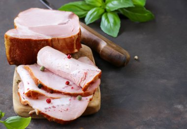 Festival masası için haşlanmış domuz eti.