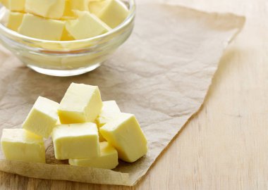 Yemek için organik tereyağı.