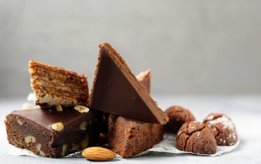 Çikolatalı cevizli pasta, çikolatalı tatlı.