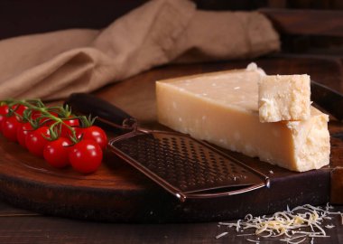 Ahşap oyun tahtası sert Parmesan peyniri