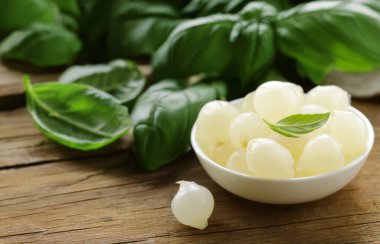 organik doğal turşulu inci soğanları