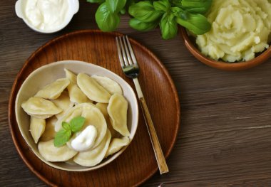 Patatesli mantı fesleğenli ravioli.