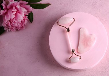 Güzellik için gül kuvars sha masaj aleti