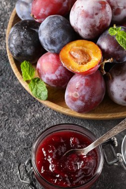 organik ev yapımı taze erik reçeli