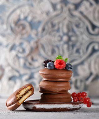 Masada sütlü çikolatalı kurabiyeler.