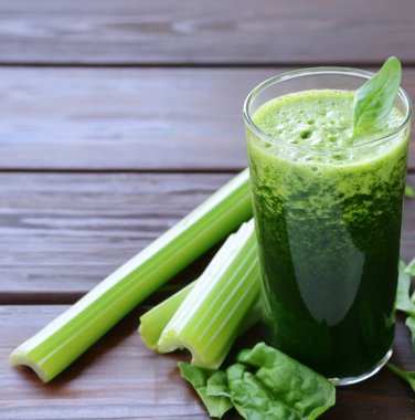yeşil kereviz ıspanaklı smoothie sağlıklı beslenme