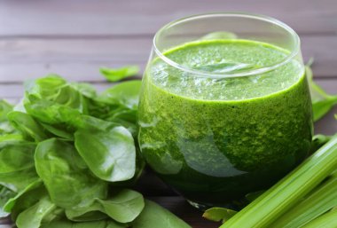 yeşil kereviz ıspanaklı smoothie sağlıklı beslenme