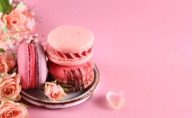 Tatlı olarak farklı tatlara sahip makaronlar.