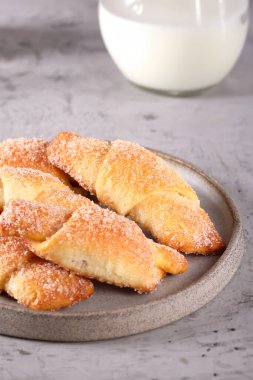 Tatlı olarak çörekli kruvasan.