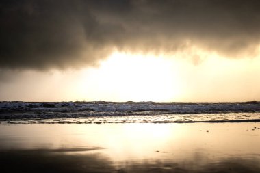 Denizin üzerindeki fırtına bulutlarının görüntüsü, Tayland
