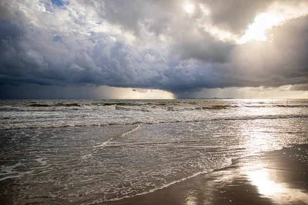 Uitzicht Onweer Wolken Boven Zee Bewolkte Lucht Donkere Wolken Zware — Stockfoto