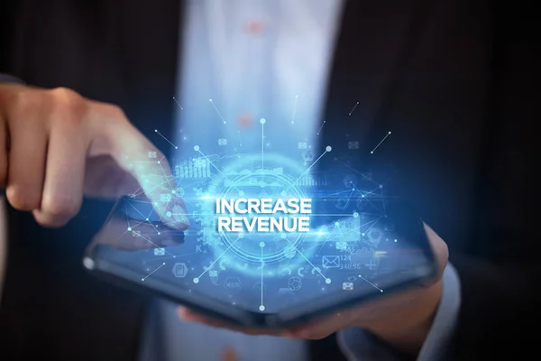 持可折叠智能手机的商人 有Increase Revenue登记 新的商业概念 — 图库照片