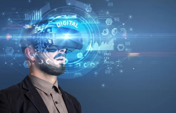 Podnikatel Prohlíží Brýle Virtual Reality Digitálním Nápisem Inovativní Koncept Technologie — Stock fotografie