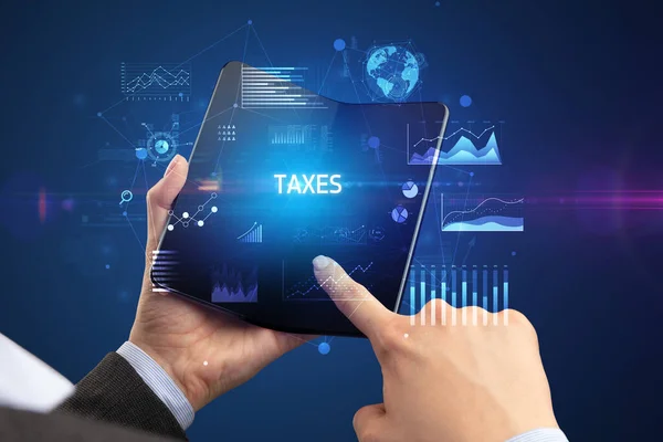 Empresario Sosteniendo Teléfono Inteligente Plegable Con Inscripción Taxes Concepto Negocio — Foto de Stock