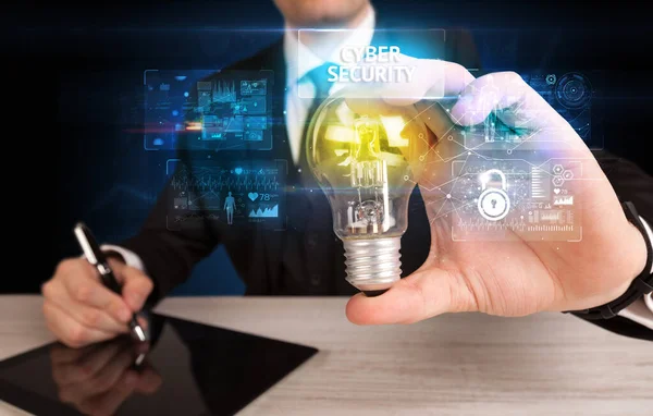Geschäftsmann Mit Glühbirne Mit Cyber Security Aufschrift Online Sicherheitskonzept — Stockfoto