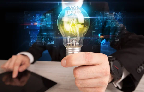 Affärsman Som Håller Glödlampa Med Stop Bedrägeri Inskription Online Säkerhet — Stockfoto