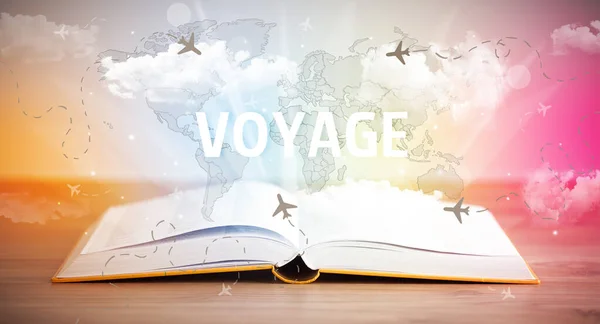 有Voyage题词 度假概念的开卷书 — 图库照片
