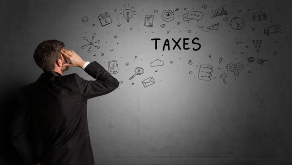 Geschäftsmann Zeichnet Eine Kreative Ideenskizze Mit Steuern Beschriftung Geschäftsstrategie Konzept — Stockfoto