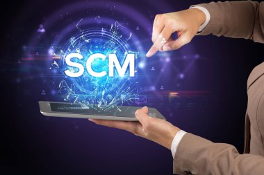 SCM kısaltmalı bir dokunmatik ekran, modern teknoloji konsepti