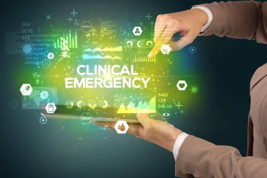 CLINICAL EMERGENCY yazıt, tıbbi konsept ile bir dokunmatik ekran yakın çekim