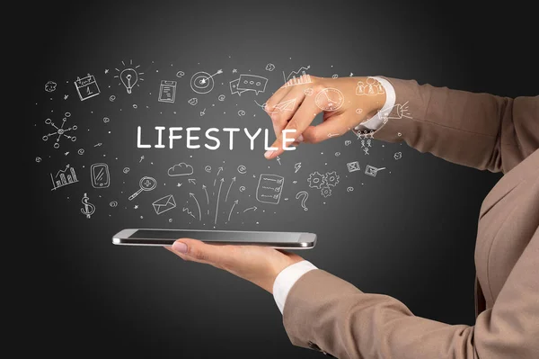 Close Van Een Touchscreen Met Lifestyle Inscriptie Social Media Concept — Stockfoto