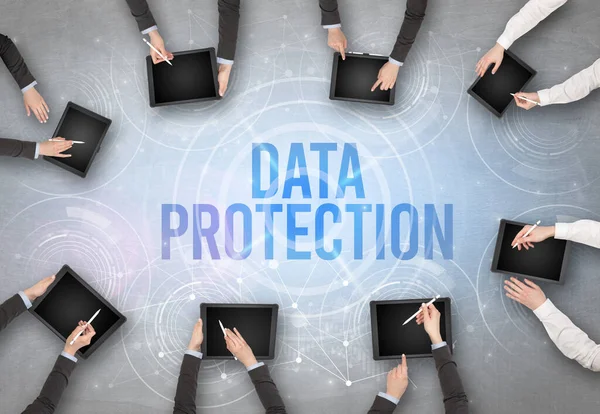 Grupp Människor Framför Bärbar Dator Med Data Protection Insciption Webbsäkerhet — Stockfoto