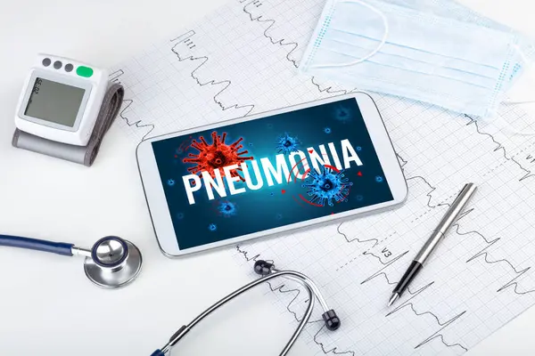 Tabletpc Artsengereedschap Wit Oppervlak Met Pneumonia Inscriptie Pandemisch Concept — Stockfoto