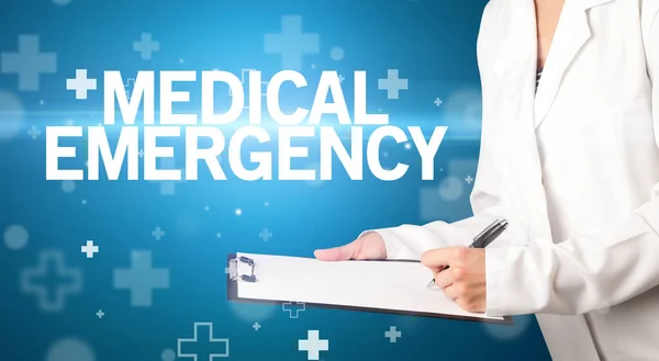 Medico Scrive Appunti Negli Appunti Con Iscrizione Medical Emergency Concetto — Foto Stock