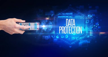 DATA PROTECTION yazıtları, siber güvenlik kavramı ile el ele tutuşan kablosuz çevre