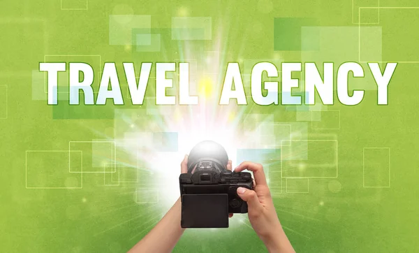 Digitális Fényképezőgép Közeli Felvétele Travel Agency Felirattal Utazási Koncepcióval — Stock Fotó