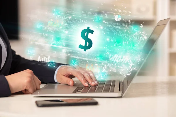 Jongeman Kijken Naar Aandelenmarkt Laptop Met Dollar Pictogrammen Forex Concept — Stockfoto